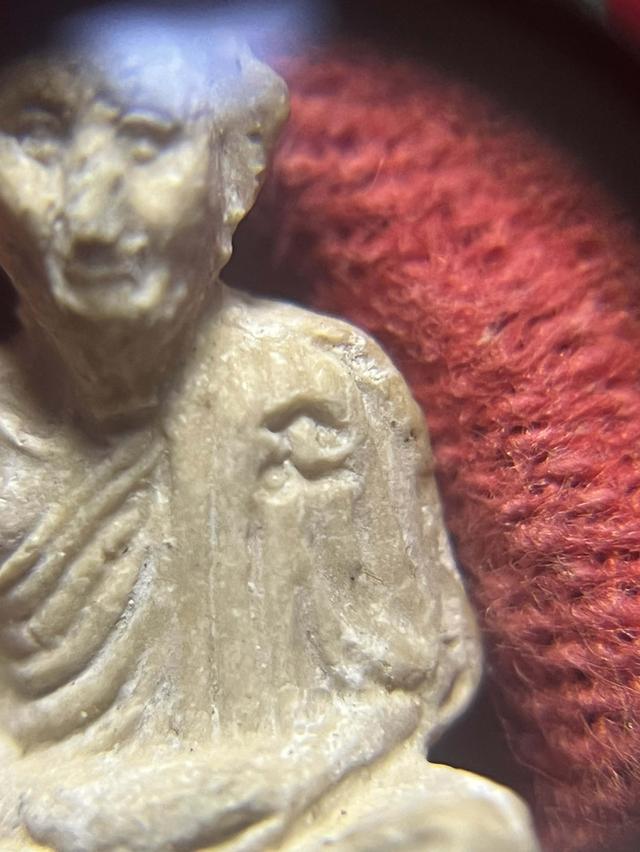 พระผงลอยองค์ หลวงพ่อเกษม เขมโกปี 31 พร้อมกล่อง 6