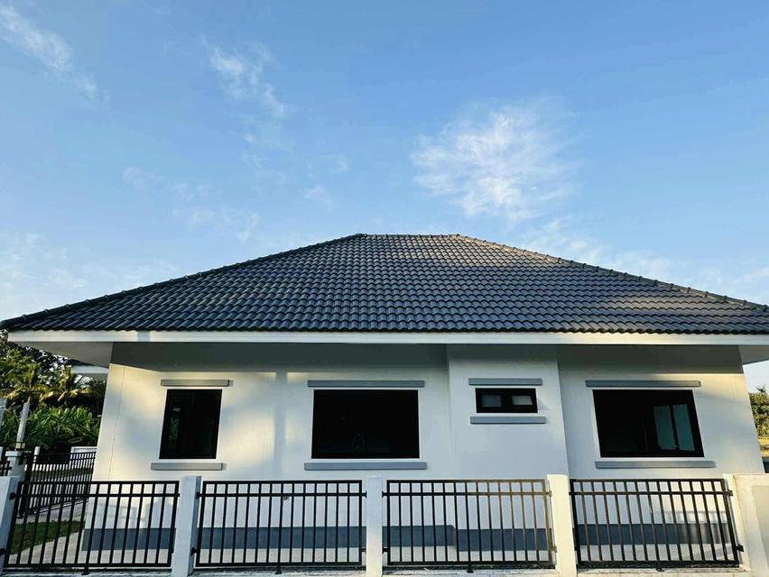 ขายบ้านเดี่ยวแปลงมุม น้ำไม่ท่วม ใกล้ศูนย์ราชการอ.สันกำแพง 1 กม. ซื้อภายในเดือนนี้มีของแถมเพิ่ม ราคาเพียง 2.25 ลบ. ฟรีโอน 2