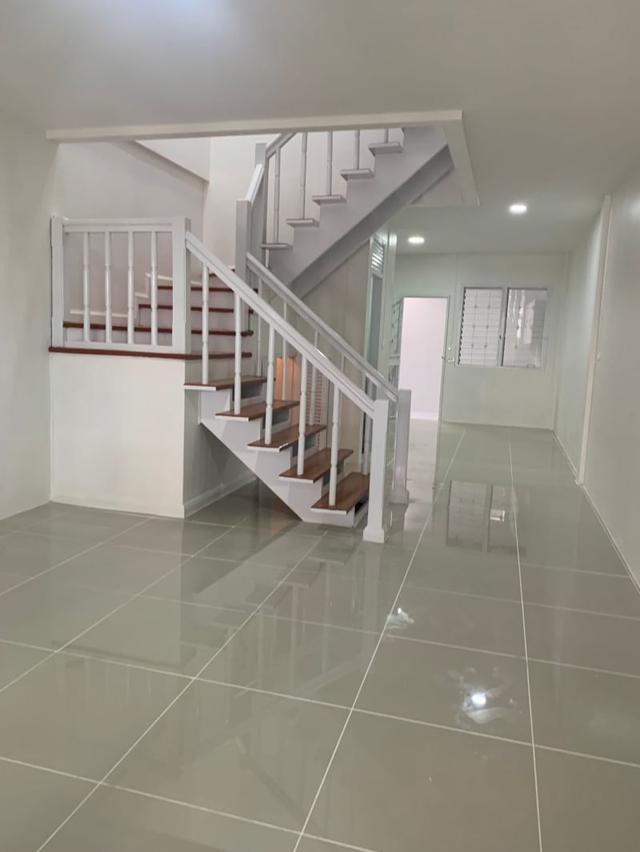 ขาย : ทาวน์เฮาส์ 2 ชั้น เนื้อที่ 18 ตรว, หมู่บ้านบุศรินทร์ พหลโยธิน 54/1