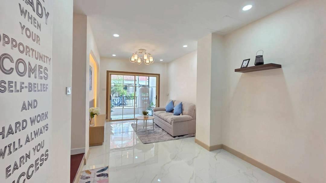 หมู่บ้านเปี่ยมสุข-บางใหญ่  ซอยกันตนาทาวน์เฮาส์ 2 ชั้น ตกแต่งใหม่พร้อมอยู่ ทำเลบางใหญ่ 3