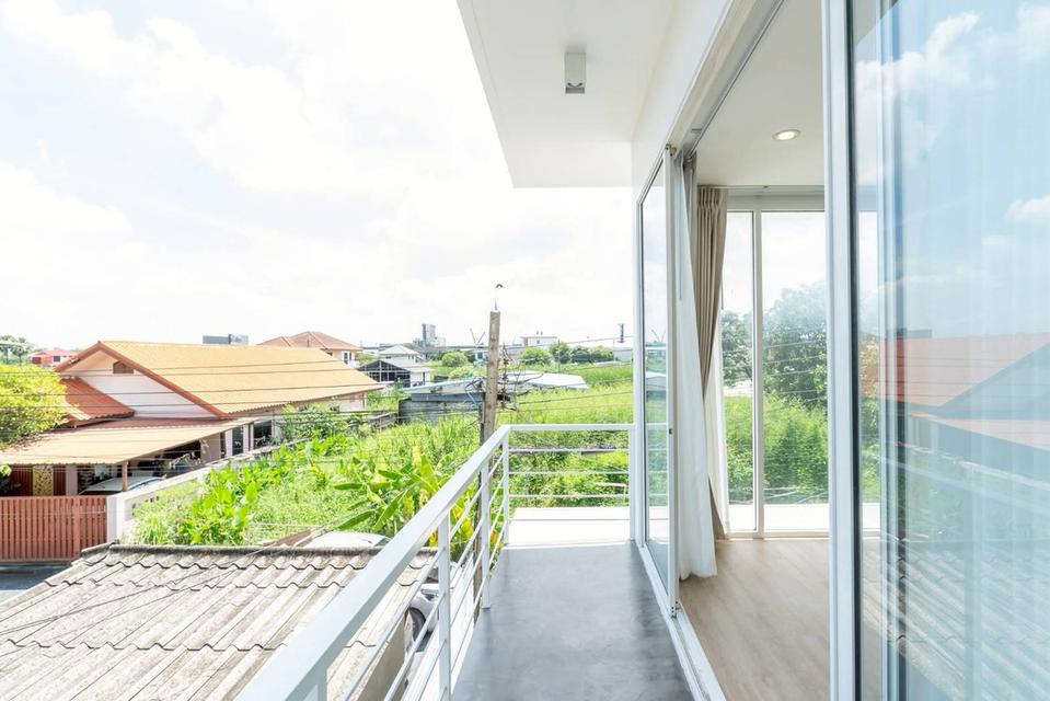 บ้าน 3 ชั้น ถนนพัฒนาชนบท 2 ซอยสุวรรณ 10