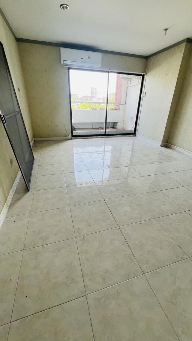 ขายด่วน! คอนโดทำเลดี ราคาคุ้มกว่าประเมิน Country Complex Tower C สรรพาวุธ บางนา 6