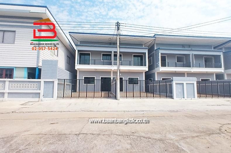 บ้านแฝด หมู่บ้าน กฤษดาเพลส หลังริม เนื้อที่ 34 ตรว. ถนนกาญจนาภิเษก ต.คลองห้า อ.คลองหลวง จ.ปทุมธานี