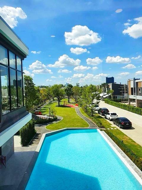 พลีโน่ สุขุมวิท-บางนา เมกา บางนา 1.9กม.พร้อมเฟอร์ฯ 3นอน คอนคอร์เดียน 900 ม. MRT ศรีแบริ่ง 4.5 กม. ให้เช่าทาว์โฮมหรู 2 ชั 1