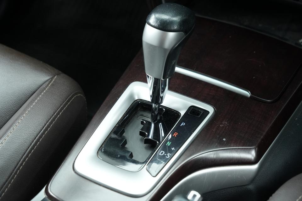 2016 TOYOTA FORTUNER 2.4 V 4WD SUV สีเทา ไมล์ 87553 กม. 9