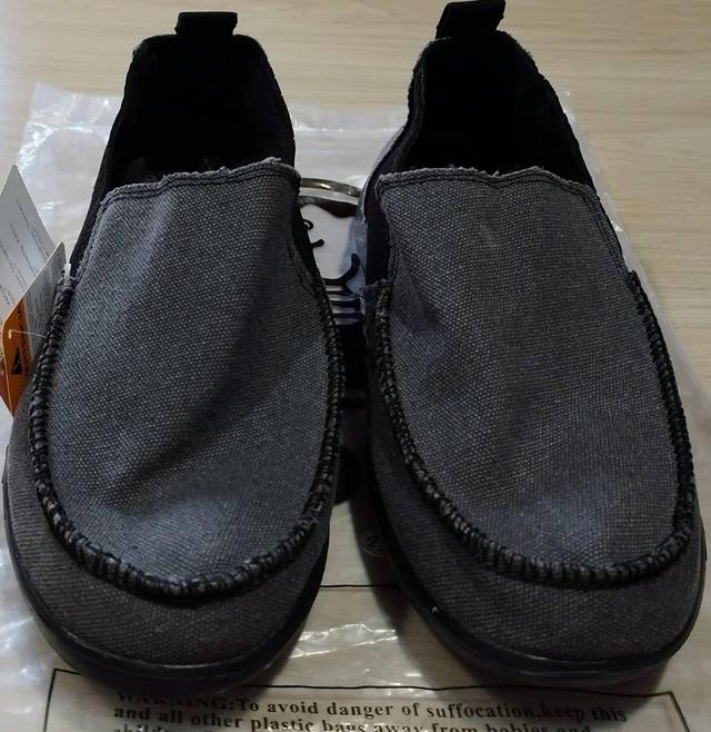 ขายรองเท้าผู้ชายผ้าใบแฟชั่นยี่ห้อ CROCS รุ่น Santa Cruz Casual Slip-On สีเทา ขนาด 41 มือหนึ่ง 1