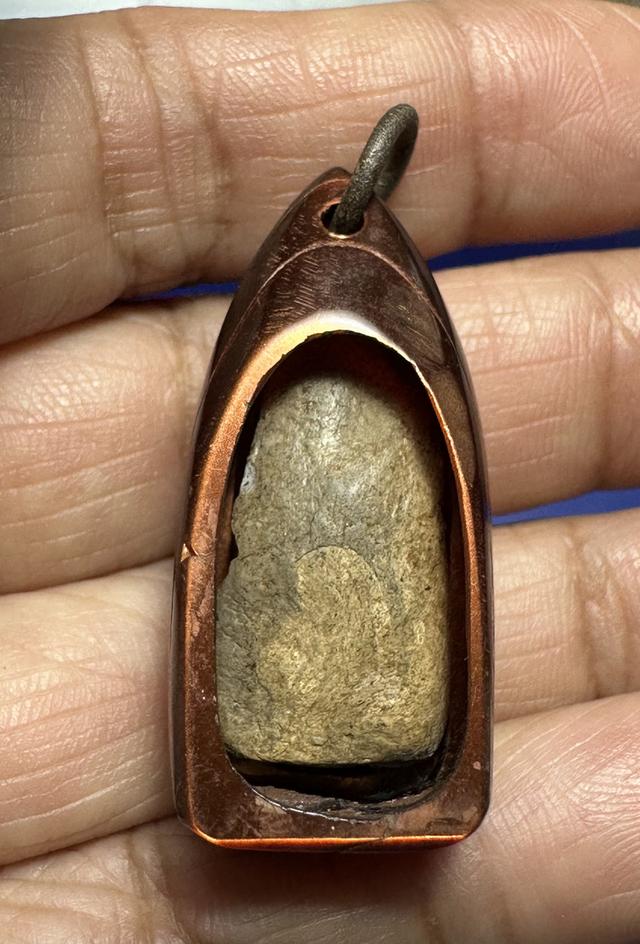 พระรอด เนื้อเขียวหินครก เลี่ยมโบราณ 2