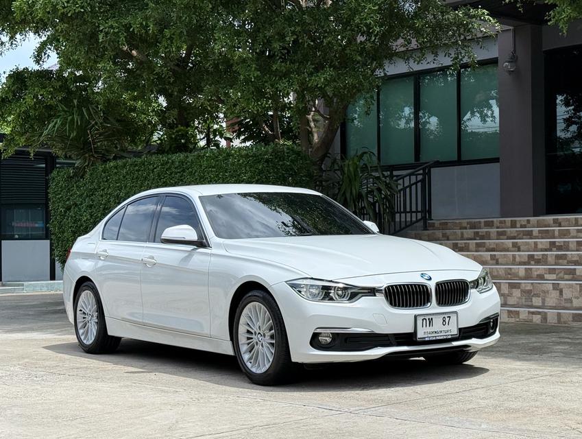 2019 BMW 320D F30 LCI รถมือเดียวออกป้ายแดง รถวิ่งน้อย เข้าศูนย์ตรงระยะ รถไม่เคยมีอุบัติเหตุครับ รูปย่อยที่ 1