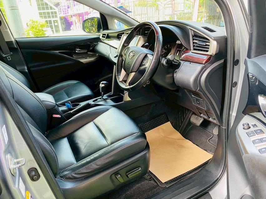 TOYOTA INNOVA รุ่นท็อปสุด CRYSTA 2.8 PREMIUM ปี 2022 รูปย่อยที่ 4