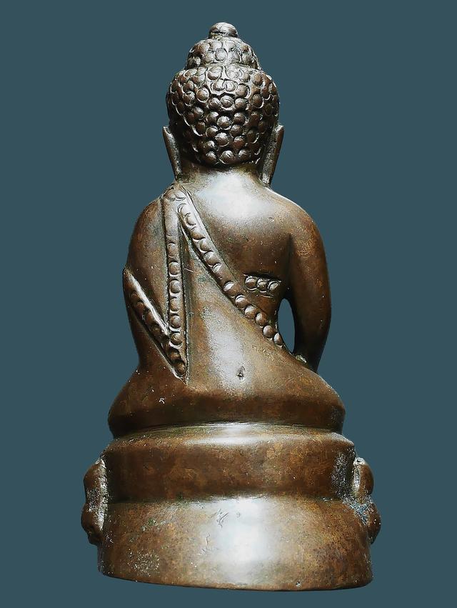 พระกริ่งใหญ่ ก้นถ้วย เนื้อสำริด..เก่า เดิมๆ สวยแชมป์