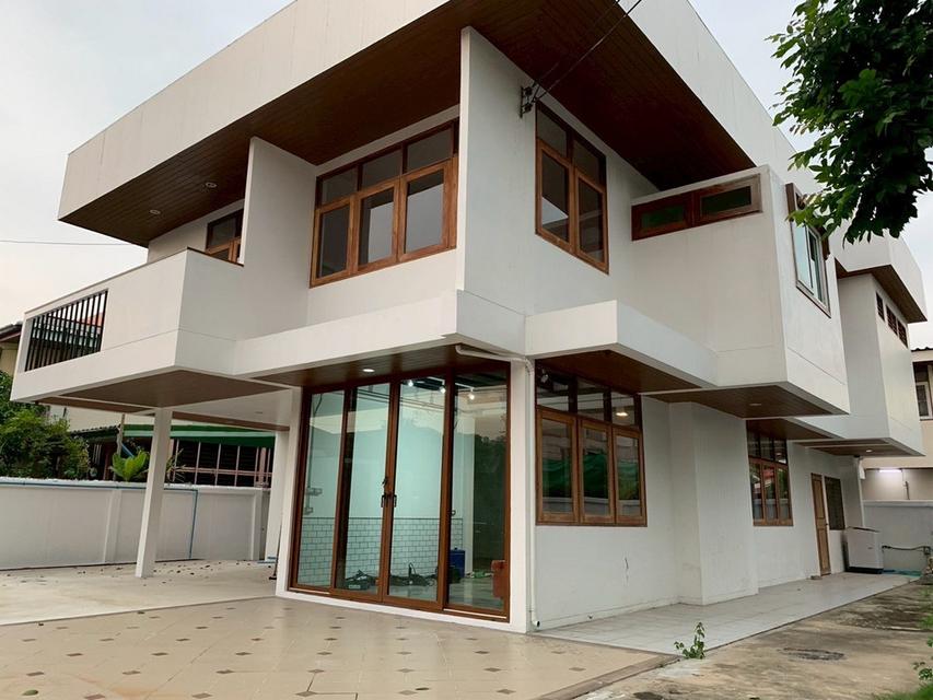 หมู่บ้านทิพวัล เทพารักษ์ บ้านเดี่ยว 100 ตารางวา 3 นอน 5 น้ำ รถไฟฟ้าสีเหลือง สถานีทิพวัล หน้าหมู่บ้าน 3