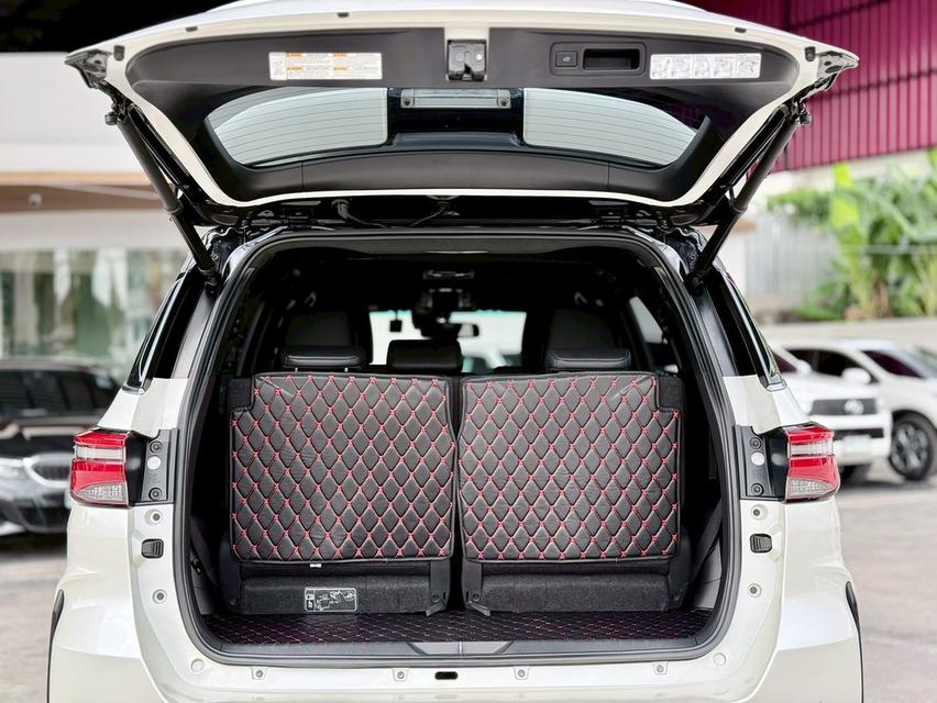 TOYOTA FORTUNER 2.8 GR SPORT 4WD BLACKTOP ปี 2022 โฉม ปี15-ปัจจุบัน สีขาวหลังคาดำ รูปที่ 17