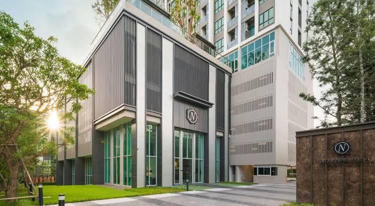 Notting Hill Condo Sriracha 1