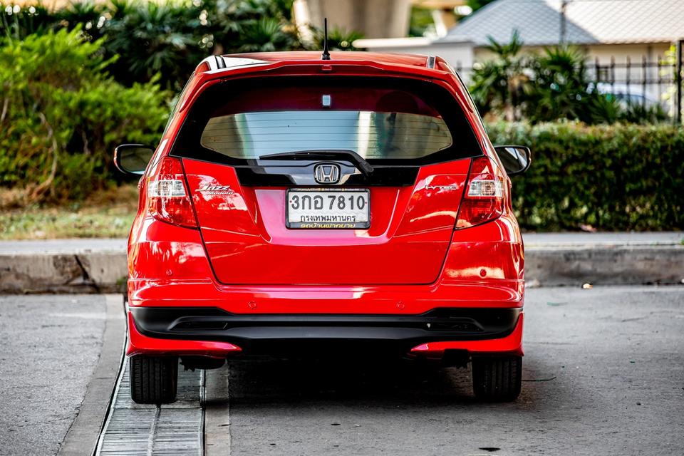 Honda Jazz 1.5 V ปี 2014 Auto สีแดง สวยสภาพดี 6