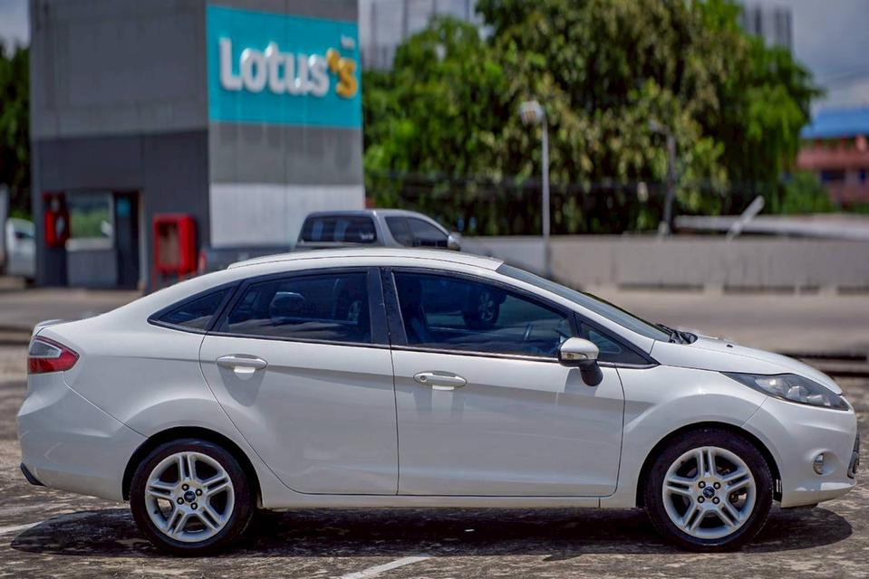 FORD FIESTA 1.6 SPORT โฉม 4Dr เกียร์ Auto สีขาว ปี2010 8