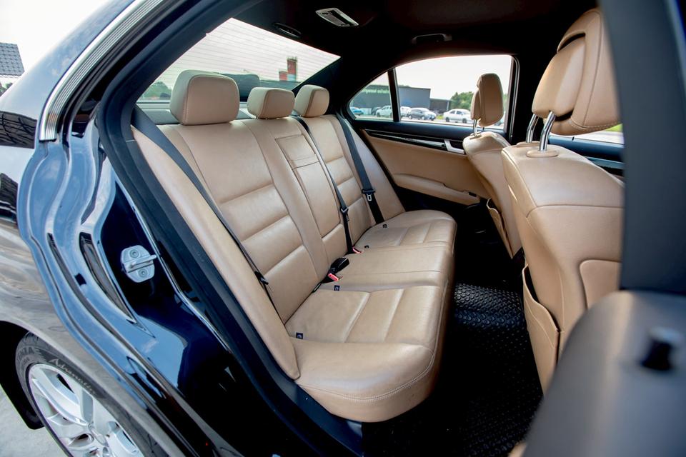 Benz C200 CGI Saloon สีดำ ปี 2011 มือเดียวป้ายแดง 12