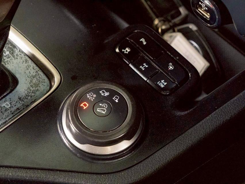 Ford Everest 2.0L Bi-Turbo Titanium+ 4WD 10AT ปี 2020 10