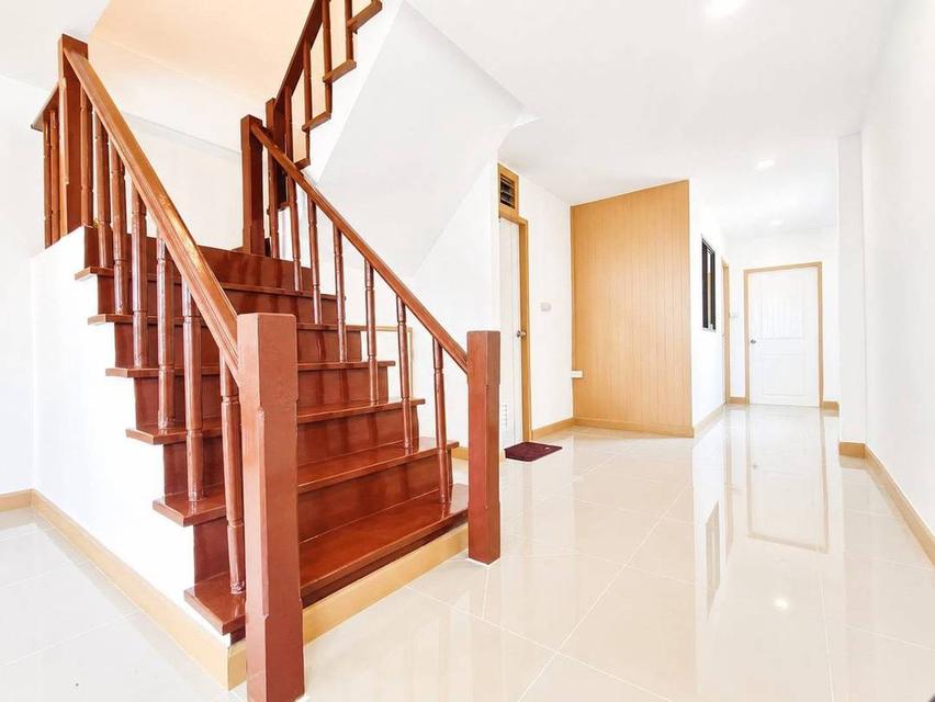 หมู่บ้านลภาวัน5 ท่าอิฐ-ไทรม้า ทาวน์เฮาส์ 2 ชั้น หลังมุม ตกแต่งใหม่พร้อมอยู่ มีระเบียงด้านหน้า 7