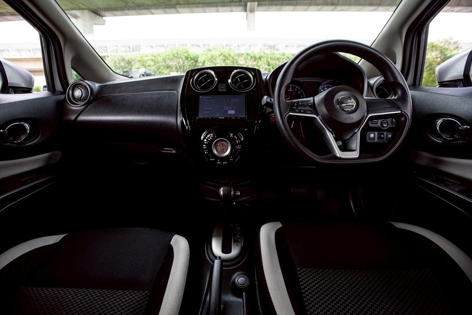 Nissan Note 1.2V ปี 2017 สีเทา สวยสภาพดี 12