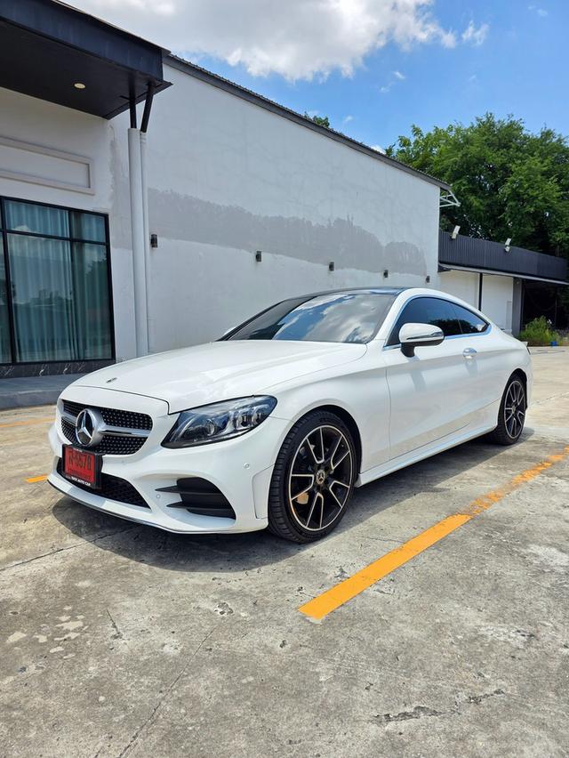 Mercedes-Benz C 200 Coupe AMG Dynamic สีขาว ปี 2024 ไมล์ 40,000 กม.