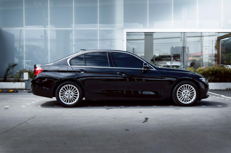 BMW 320d Luxury ปี 2017 ไมล์ 19x,xxx 9