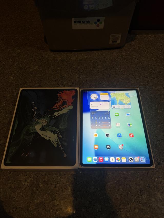 ขายๆๆๆถูกๆๆiPadPro12.9สีหายากSilver256กิ๊กWifi Only มีกล่องอีมี่ตรงใช้งานดีทุกๆฟังชั่นสูนTrueทุกๆฟังชั่นรีสโตได้ตลอดไม่มีติดไอคราว Model TH/A สภาพ: 9
