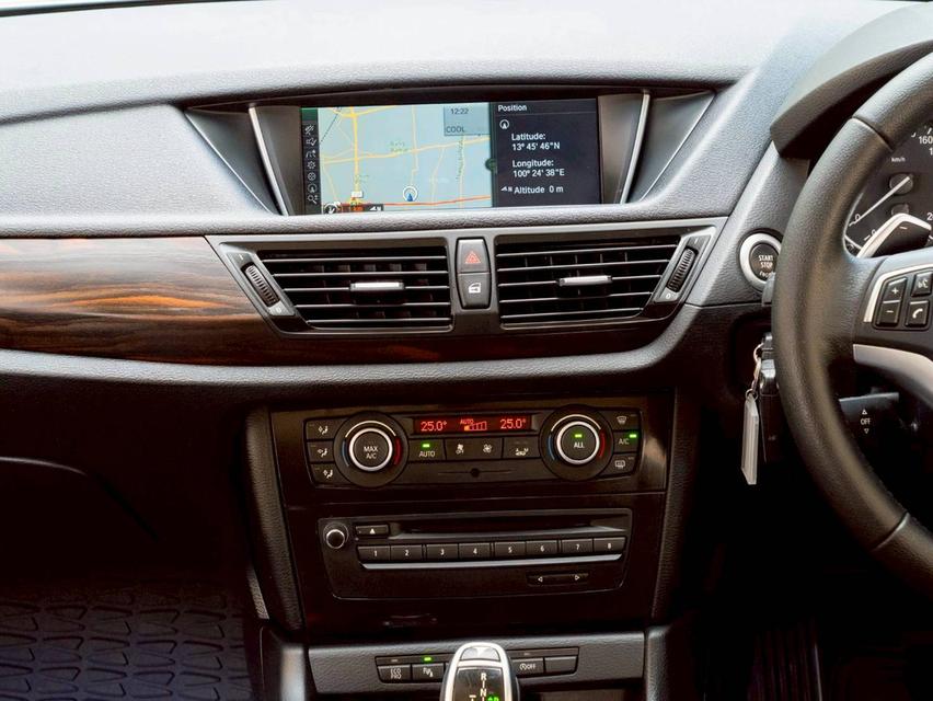 BMW X1 sDrive 20d M Sport ปี 2013 ♨️ ประกันเครื่องเกียร์3ปี30000km.♨️ รูปที่ 9