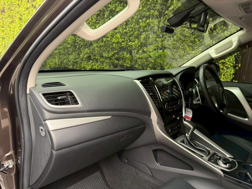 Pajero 2.4 GT Premium NAVI 4WD ปี2017 สีน้ำตาล ดีเซล 13