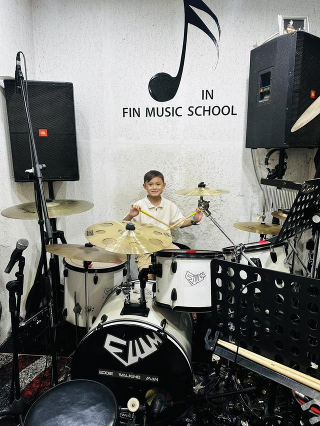 รับสอนกลองทุกประเภท ที่ Fin Music School 10
