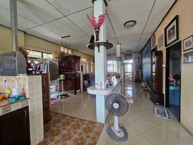 ขายบ้านเดี่ยวเนื้อที่ขนาดใหญ่เหมาะแก่การ รีโนเวท ขายตามสภาพค่ะ ติดขอบอ่างมาบประชัน พัทยา 4