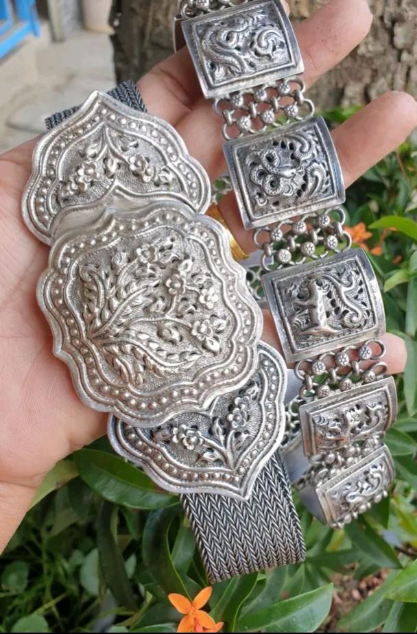 เข็มขัดเงินโบราณไม่ผ่านใช้งาน