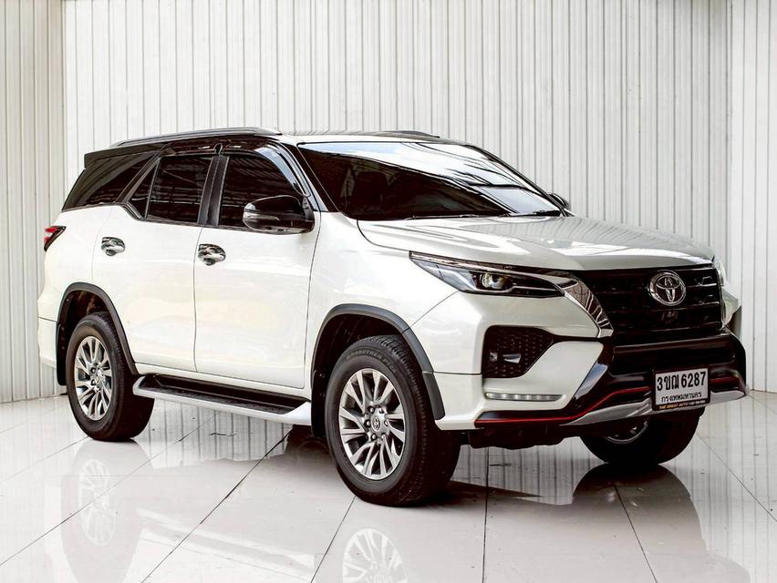 Toyota Fortuner 2.4V 4wd Leader ปี22
