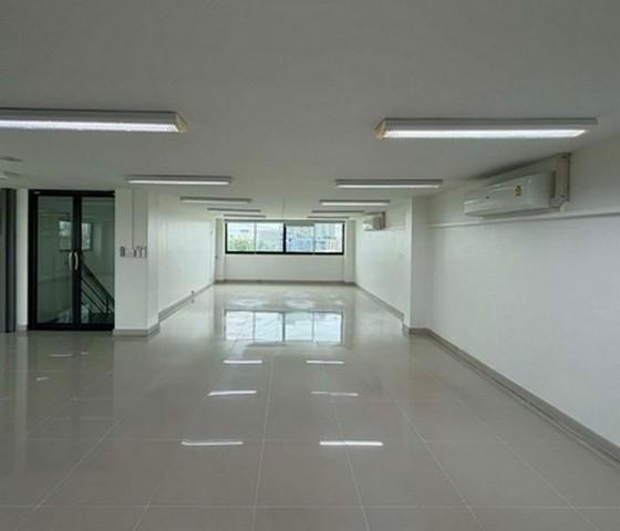 ให้เช่าสำนักงาน 5 ชั้น 500 ตร.ม. ซอยพัฒนาการ 31 พร้อมลิฟท์ มีคลังและจุด load ของ 3