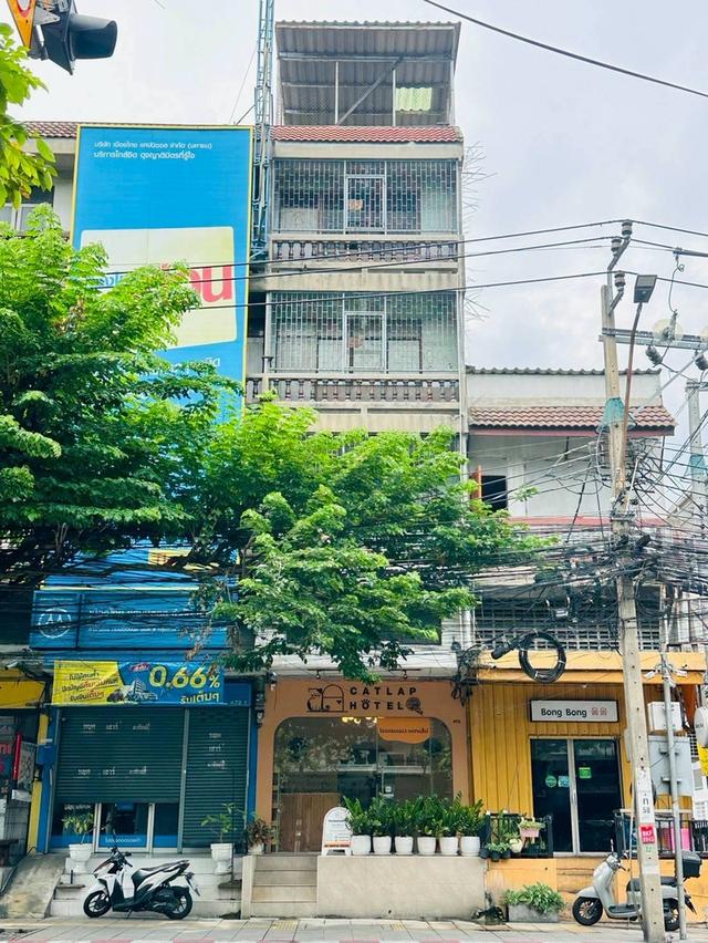 ขายอาคารพานิชย์ 4.5 ชั้น เนื้อที่ 16.6 ตรว. รีโนเวทภายในแล้ว ริมถนนอ่อนนุช 8 ( สุขุมวิท 77 )