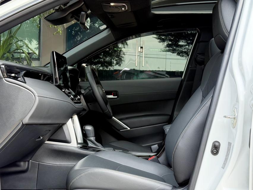 2025 TOYOTA CROSS EHEV GR SPORT รุ่น TOP รถมือเดียวออกป้ายแดง รถวิ่งน้อยเพียง 10,200 กม รถไม่เคยมีอุบัติเหตุครับ รูปที่ 13