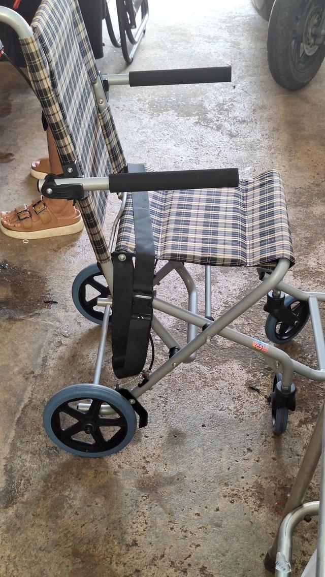 รถเข็นผู้ป่วยพับได้ มือ 2 รูปที่ 13