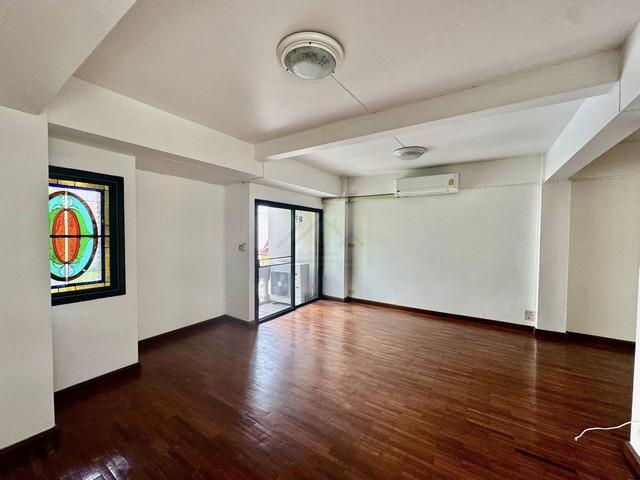 ให้เช่า โฮมออฟฟิศ 4 ชั้น ดาดฟ้า หลังริม 500 ตรม. 8 ห้องใหญ่ ซอยสุขุมวิท 4 ใกล้ BTS นานา 9