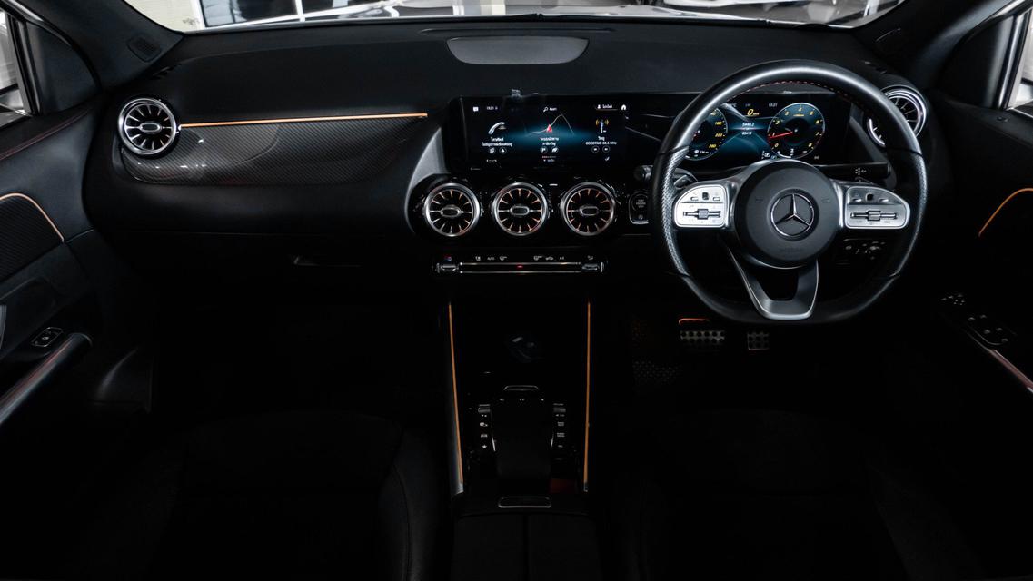 Mercedes Benz GLA 200 AMG Dynamic ปี 2021 สีขาว 5