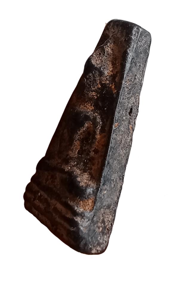 พระอู่ทองออกศึกพิมพ์​ผงสุพรรณหลังเจดีย์​เนื้อดำ 2