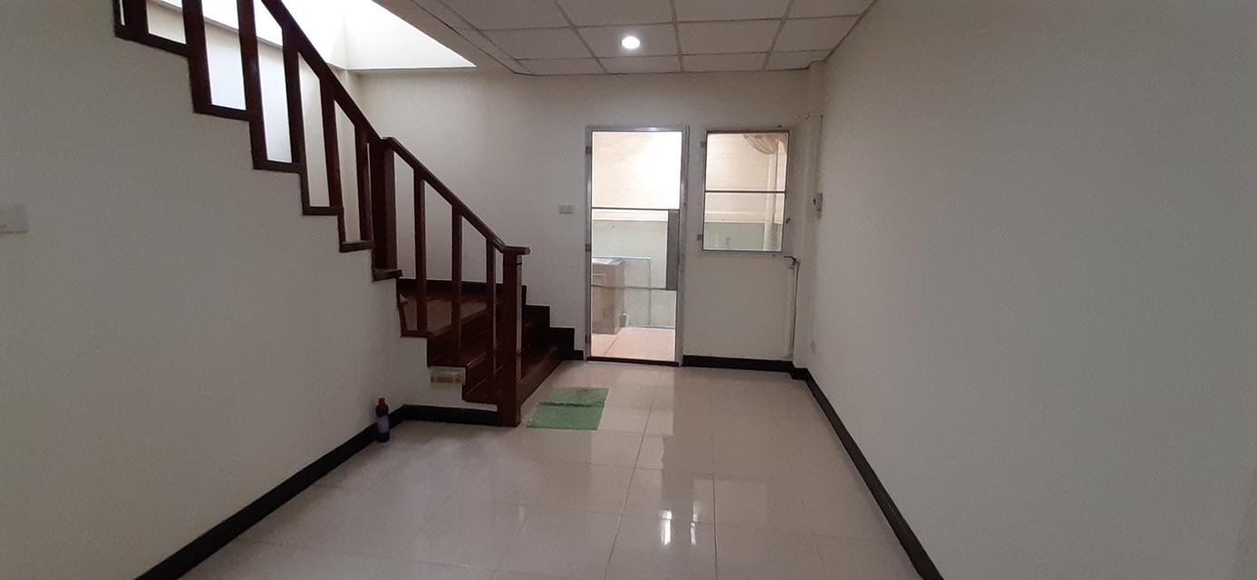 ให้เช่า ทาวน์เฮ้าส์ขนาด 17 ตร.ว. 2 ห้องนอน 2 ห้องน้ำ 1 ที่จอดรถ ห่างจากรถไฟฟ้าสีเขียว 300 เมตร 4