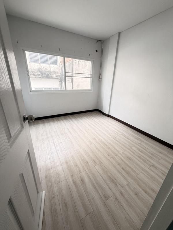 ให้เช่า ทาวเฮ้าส์ 3ชั้น 3ห้องนอน หมู่บ้าน สินทวีแกรนด์วิลเลจน์ รีโนเวท บ้านพร้อมอยู่ บ้านเปล่า โทร 0818218151 10