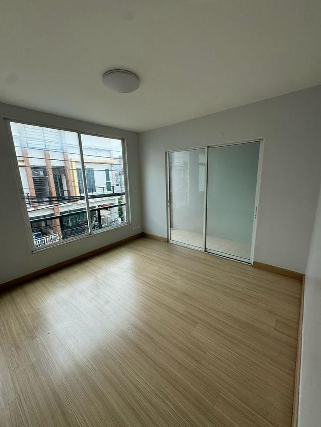 🏡 ทาวน์โฮมรีโนเวทใหม่ทั้งหลัง ราคาต่ำกว่าประเมิน หมู่บ้านมี รปภ. 24 ชม. | คลองสามวา ถ.หทัยราษฎร์ 8