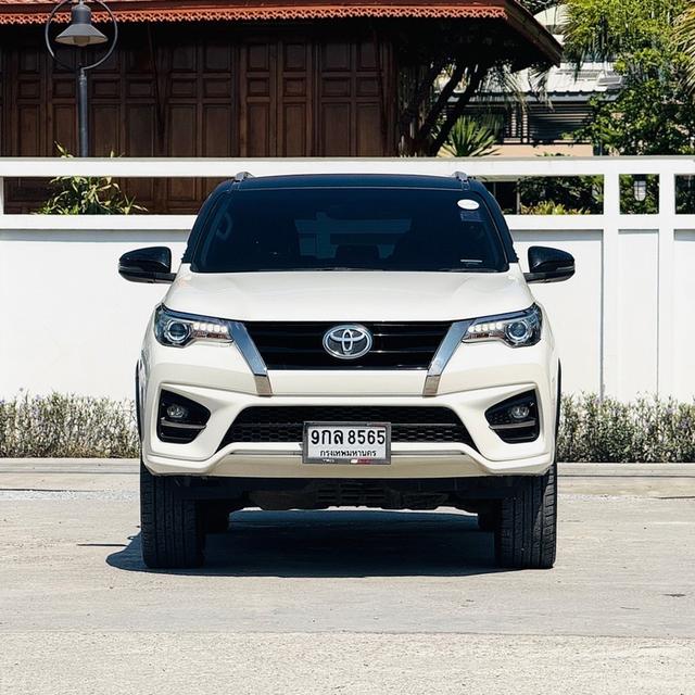 TOYOTA FORTUNER 2.8 TRD Sportivo ll Black Top 4WD 2018 รหัส 12AT8565 3