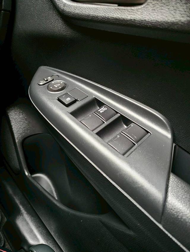 HONDA JAZZ 1.5 S ปี 18 AT 12