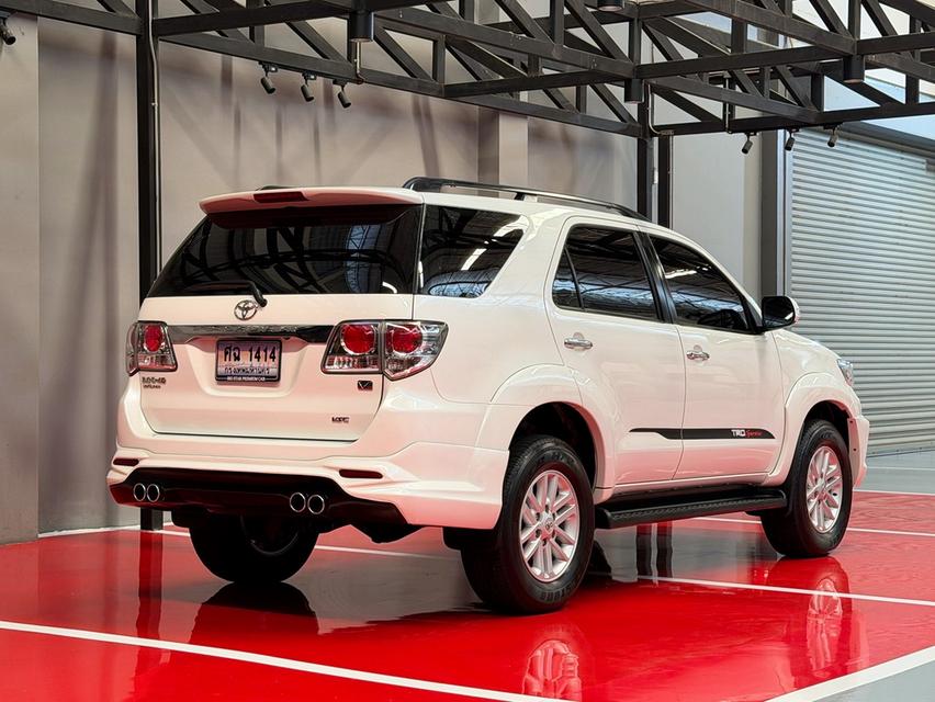 2014 TOYOTA FORTUNER 3.0V 5เกียร์ รถมือเดียวออกป้ายแดง รถวิ่งน้อย ประวัติศูนย์ครบ รถไม่เคยมีอุบัติเหตุครับ รูปย่อยที่ 3