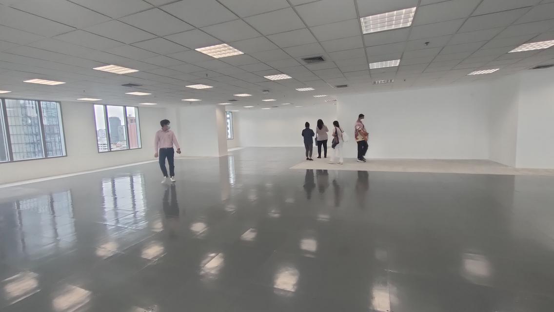 Reinstatement demolition contractor responsible for dismantling office spaces in order to return the premises to the landlord / รับรื้อถอนสำนักงาน  18