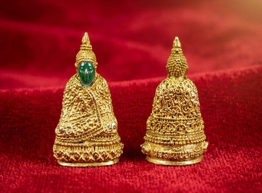 พระแก้วมรกตปางฤดูหนาวออกปี 2518 ปลุกเสกที่อยุธยาพิธีจตุรพิธพรชัยพิธีใหญ่