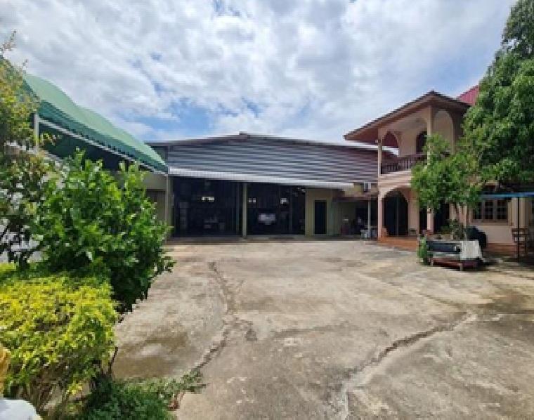 ขายโรงงานพร้อมสำนักงาน พื้นที่รวม 2,400 ตารางเมตร พื้นที่ดิน 1 ไร่ 2 งาน / ไฟฟ้า 400 KVA / ทำเล สมุทรสาคร / ถนนเศรษฐกิจ 1  10