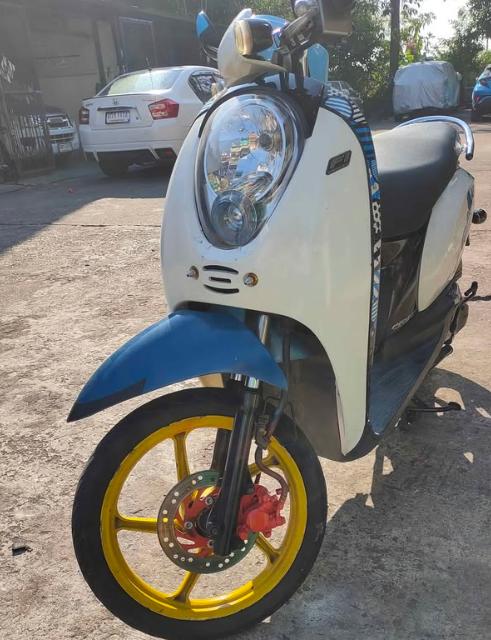 Honda Scoopy i สีขาวฟ้า 3