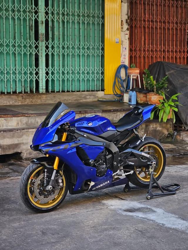 Yamaha R1 สีน้ำเงิน 3